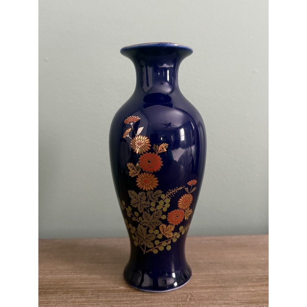 Vintage Japanese Porcelain Cobalt Blue Floral Motif Vase Gold Trim 6.25”